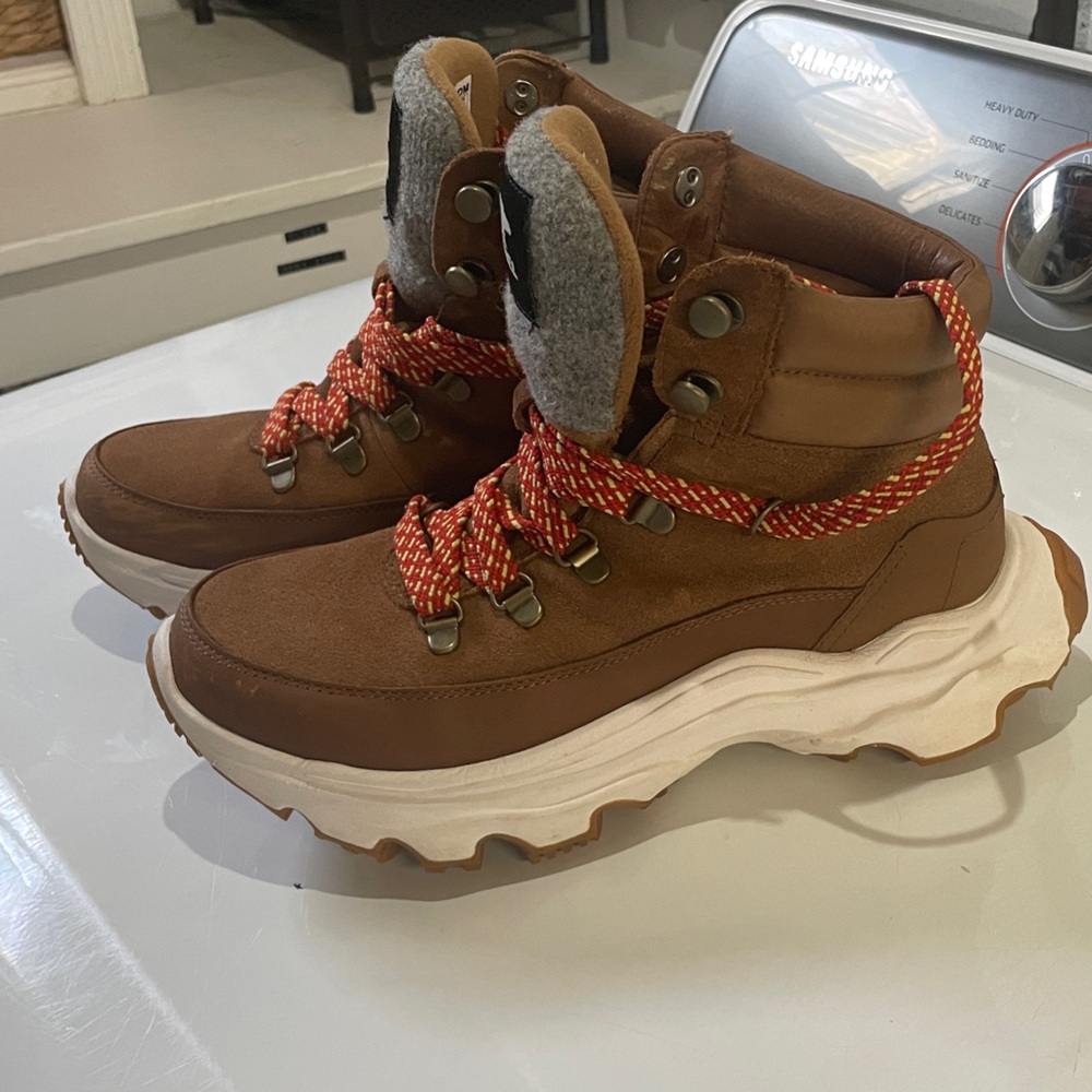 SOREL Kinetic Breakthru Conquest Waterproof Boot US 8